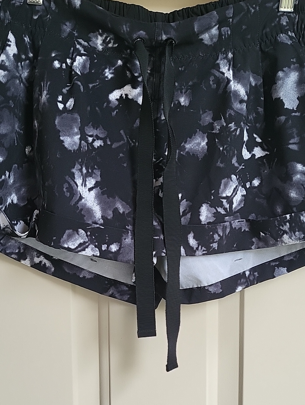 lululemon athletica Black and White Tie-Dye Athletic Shorts - Picture 6 of 12